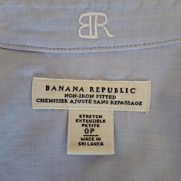 🅱️🅾️G🅾️ Banana Republic Non-iron fitted shirt in light blue. - Picture 3 of 11